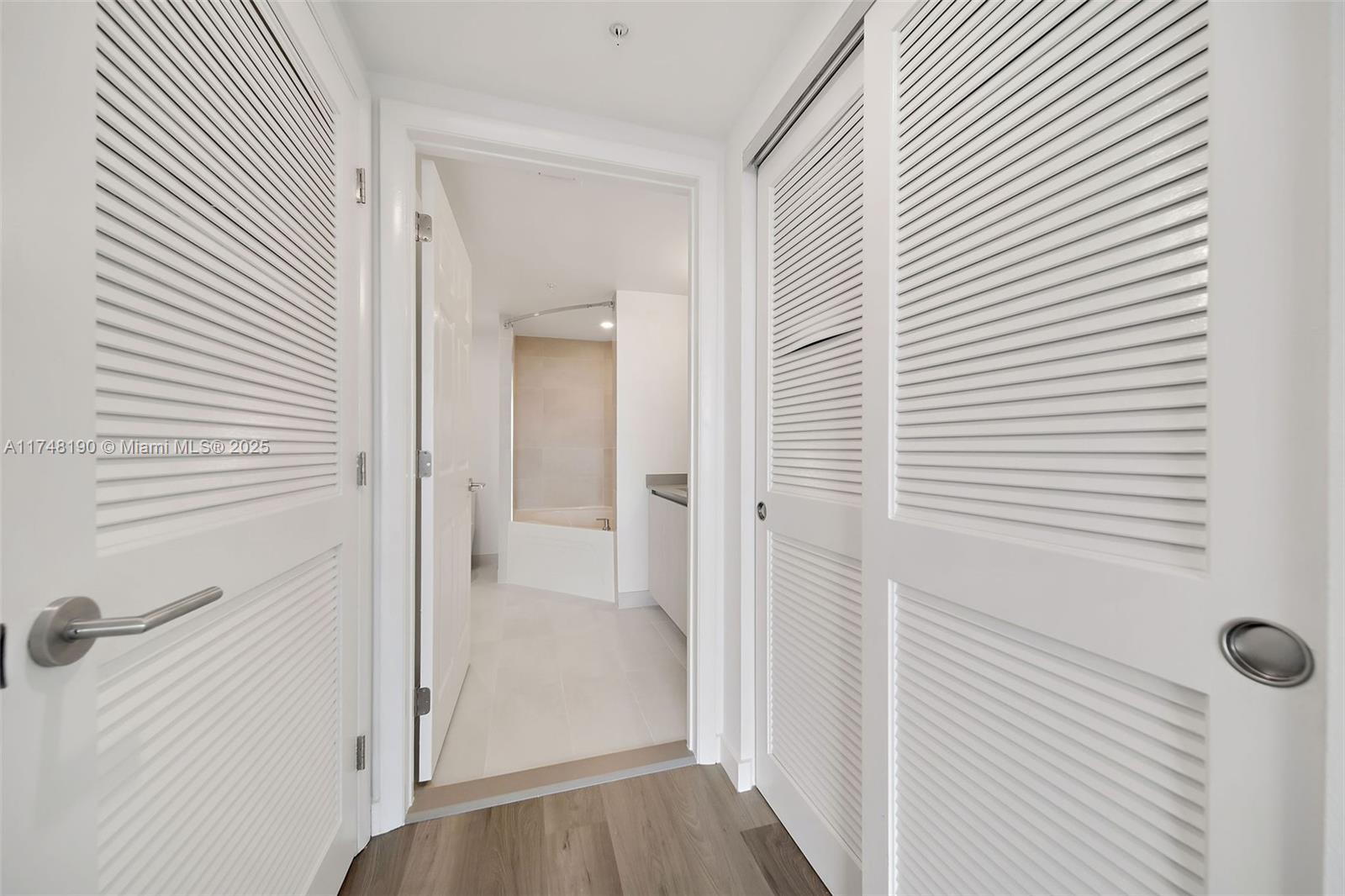 1500 Bay Rd # 1214 Unit: M-1214