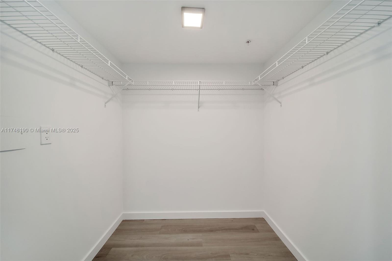 1500 Bay Rd # 1214 Unit: M-1214