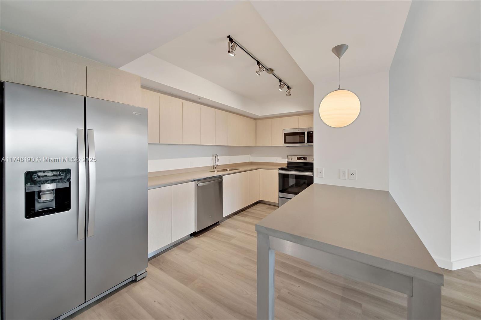 1500 Bay Rd # 1214 Unit: M-1214
