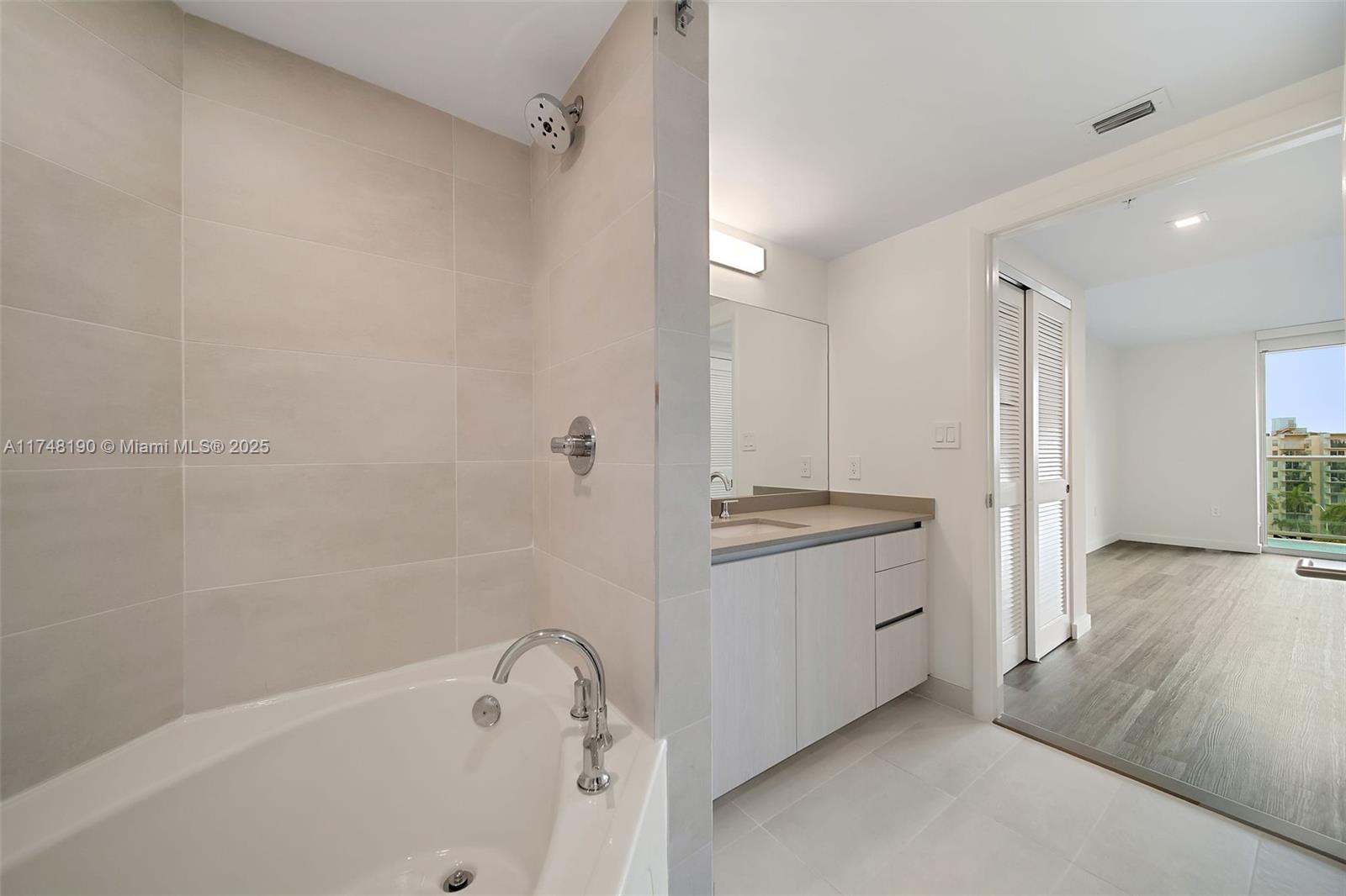 1500 Bay Rd # 1214 Unit: M-1214