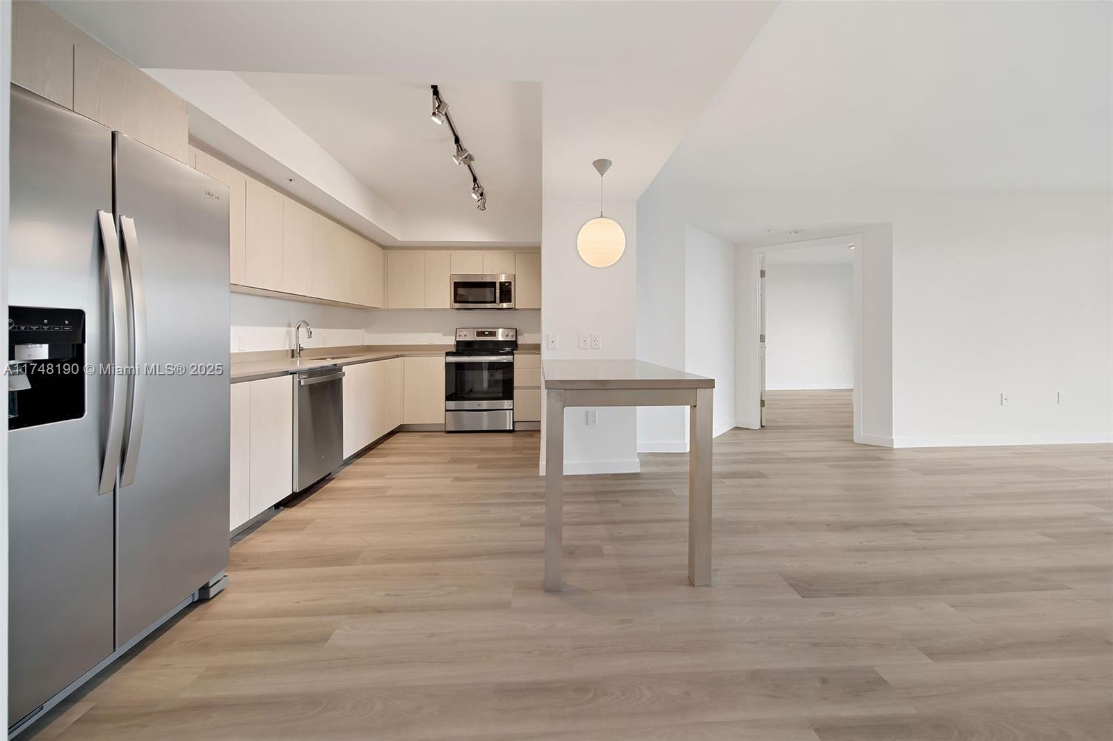 1500 Bay Rd # 1214 Unit: M-1214