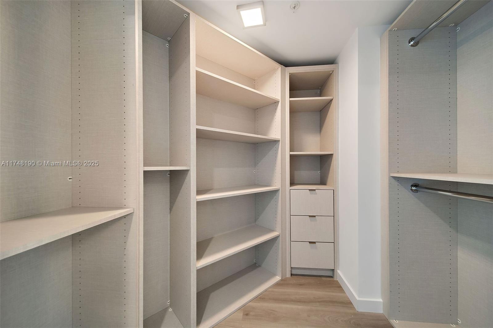 1500 Bay Rd # 1214 Unit: M-1214