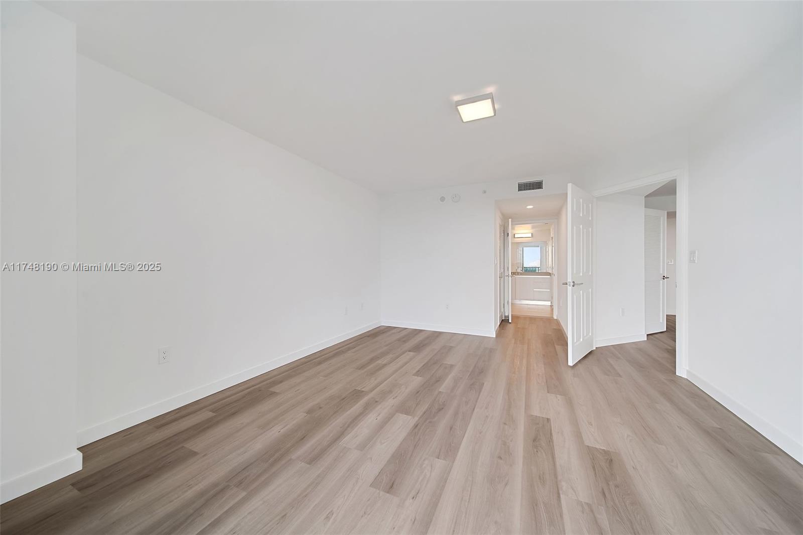 1500 Bay Rd # 1214 Unit: M-1214