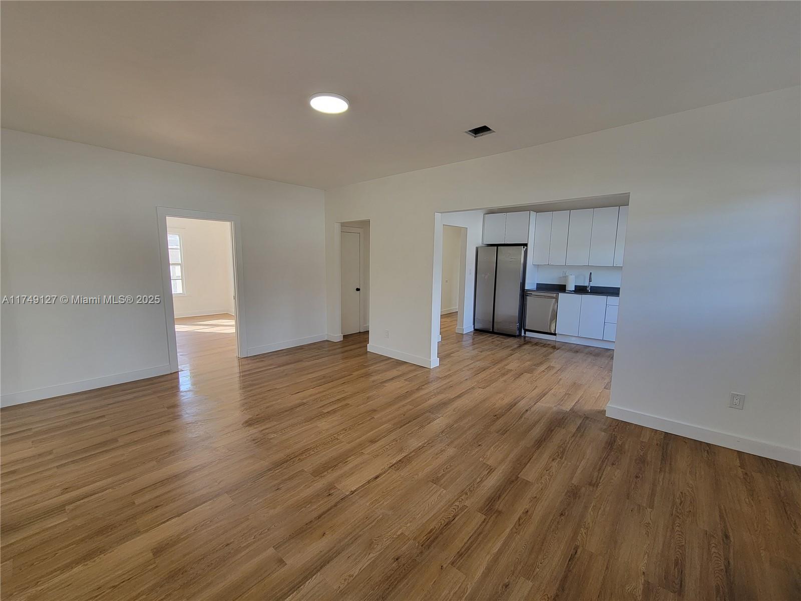 900 SW 8th Ct Unit: Front