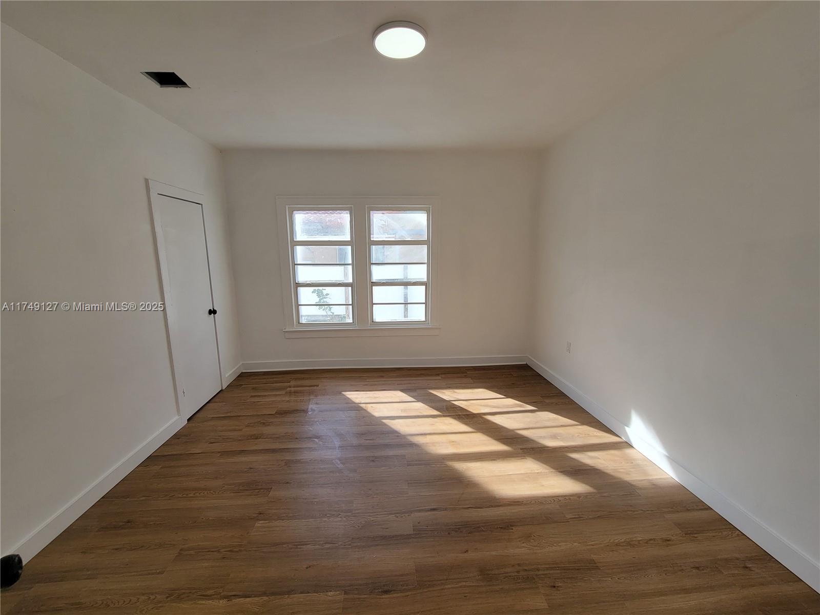 900 SW 8th Ct Unit: Front