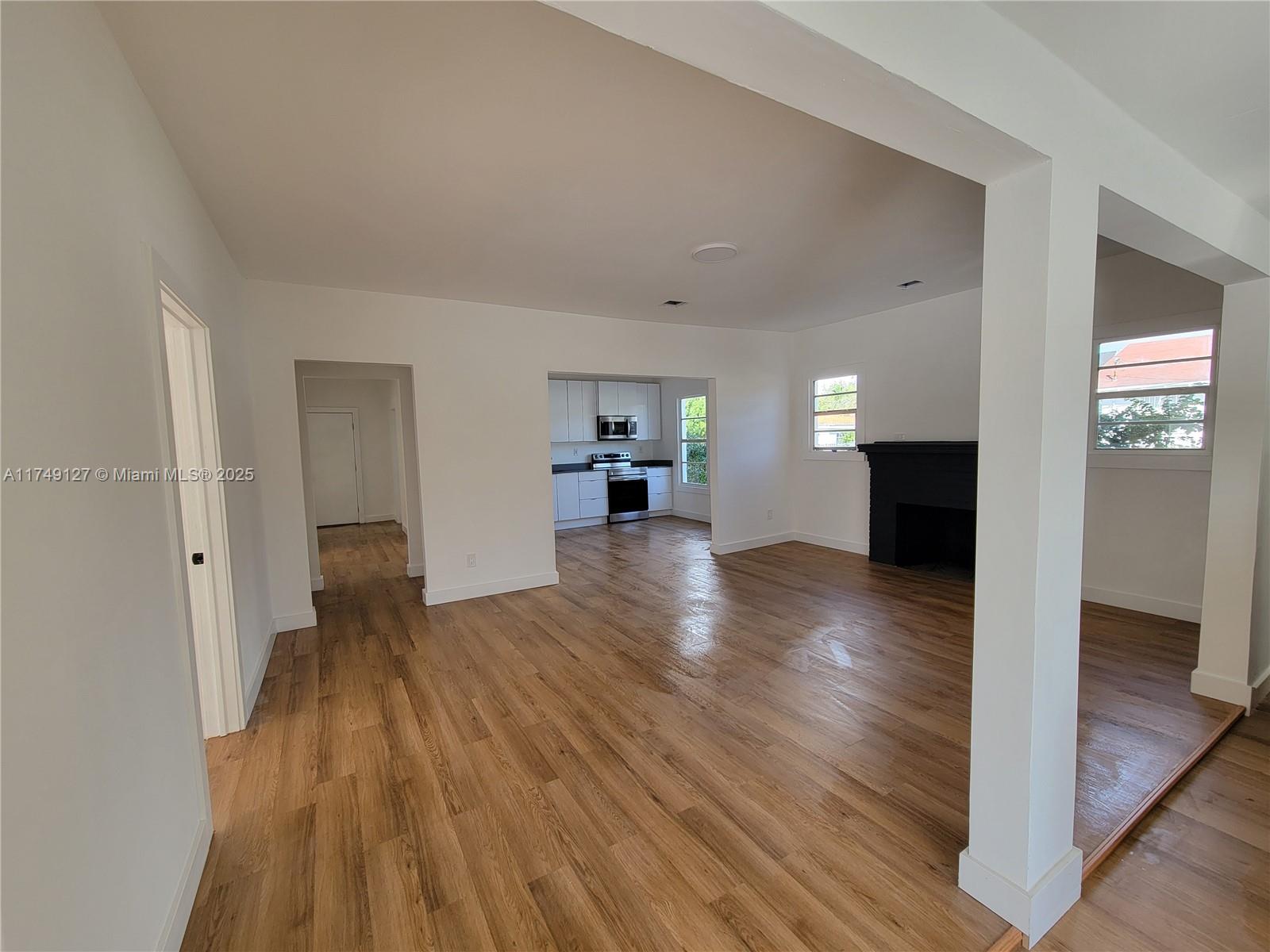 900 SW 8th Ct Unit: Front