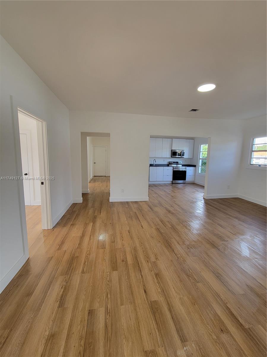 900 SW 8th Ct Unit: Front