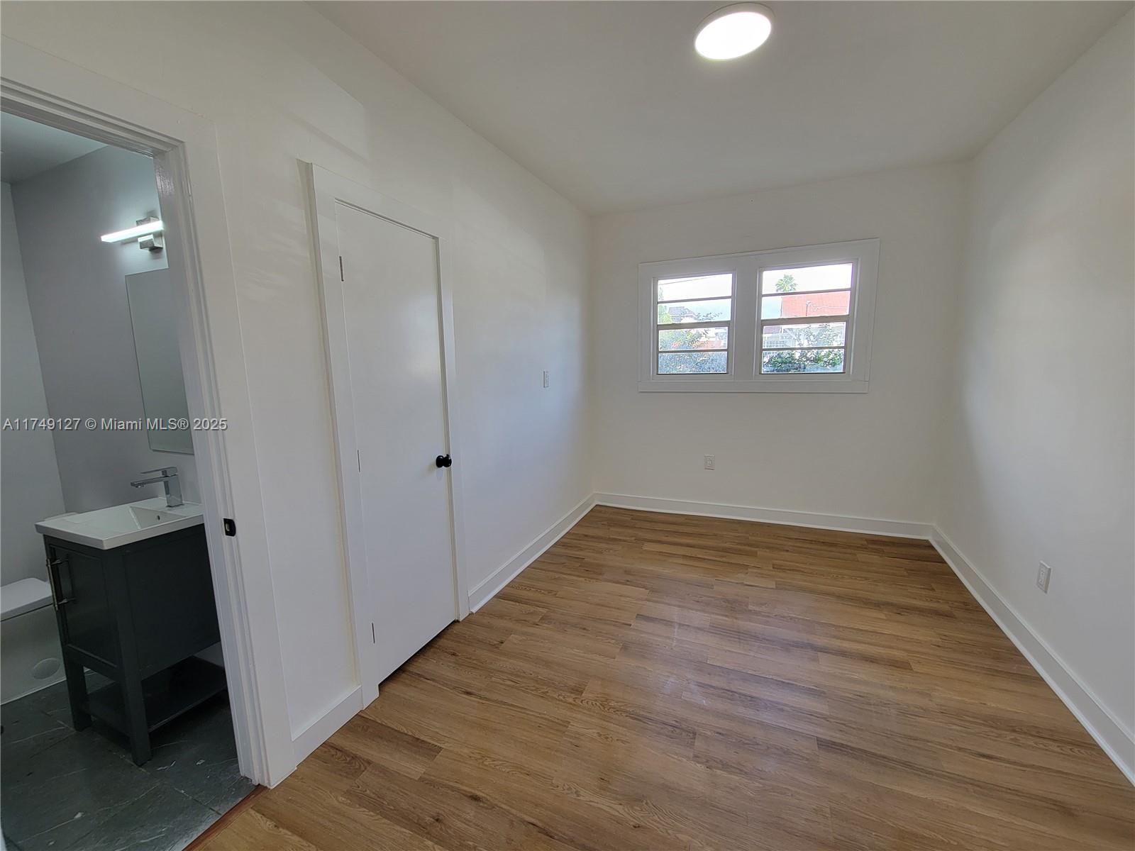 900 SW 8th Ct Unit: Front