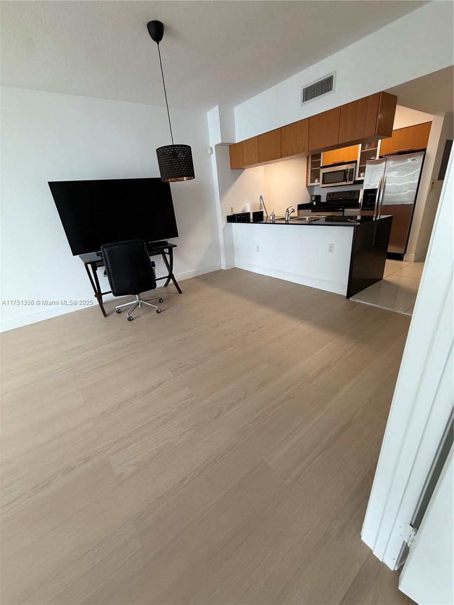 1750 N Bayshore Dr # 4809