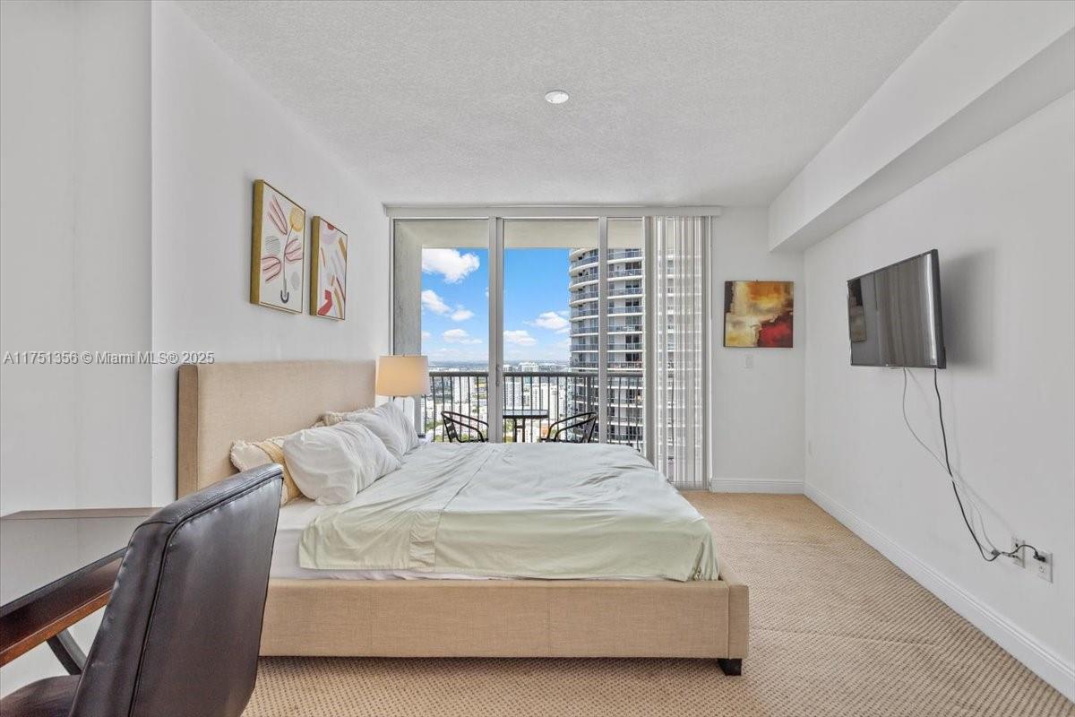1750 N Bayshore Dr # 4809