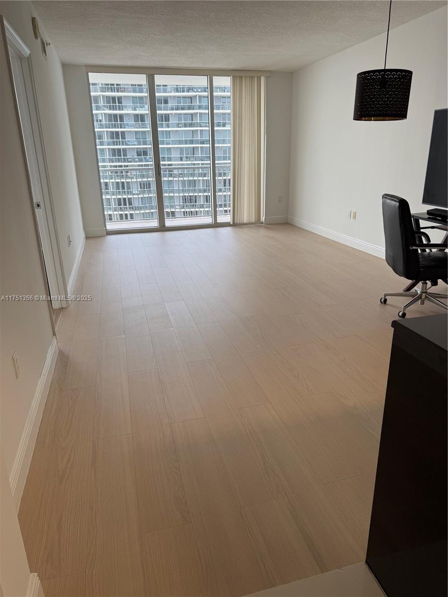 1750 N Bayshore Dr # 4809