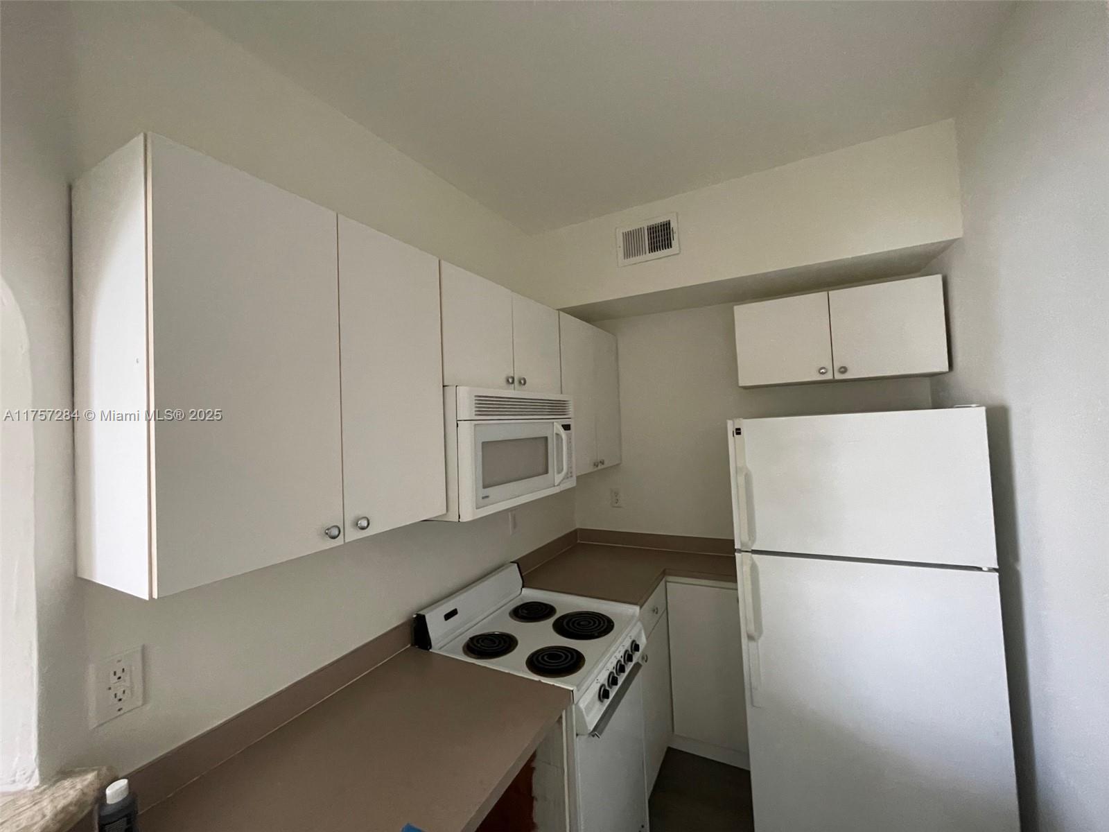 747 Michigan Ave # 205
