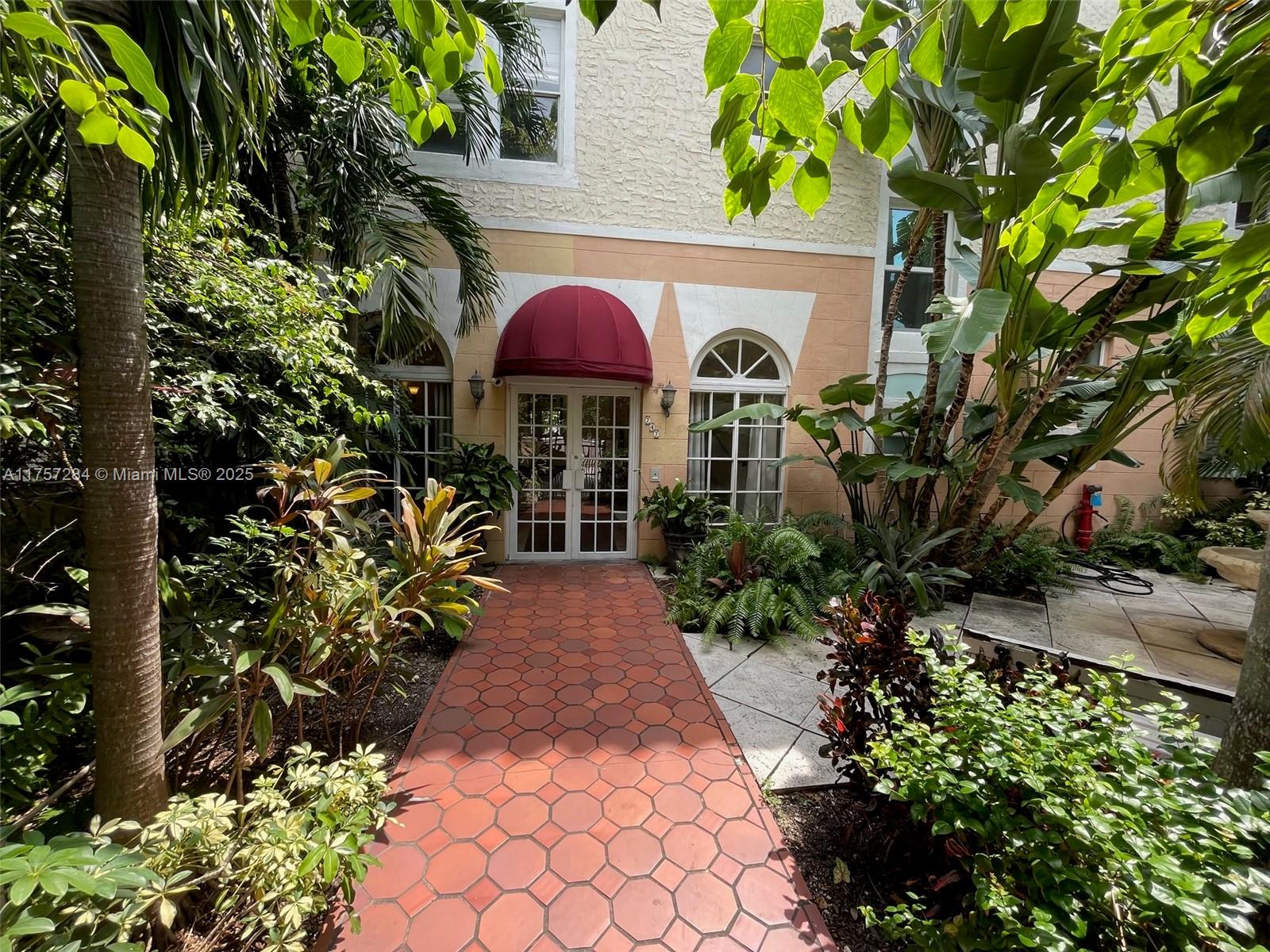 747 Michigan Ave # 205