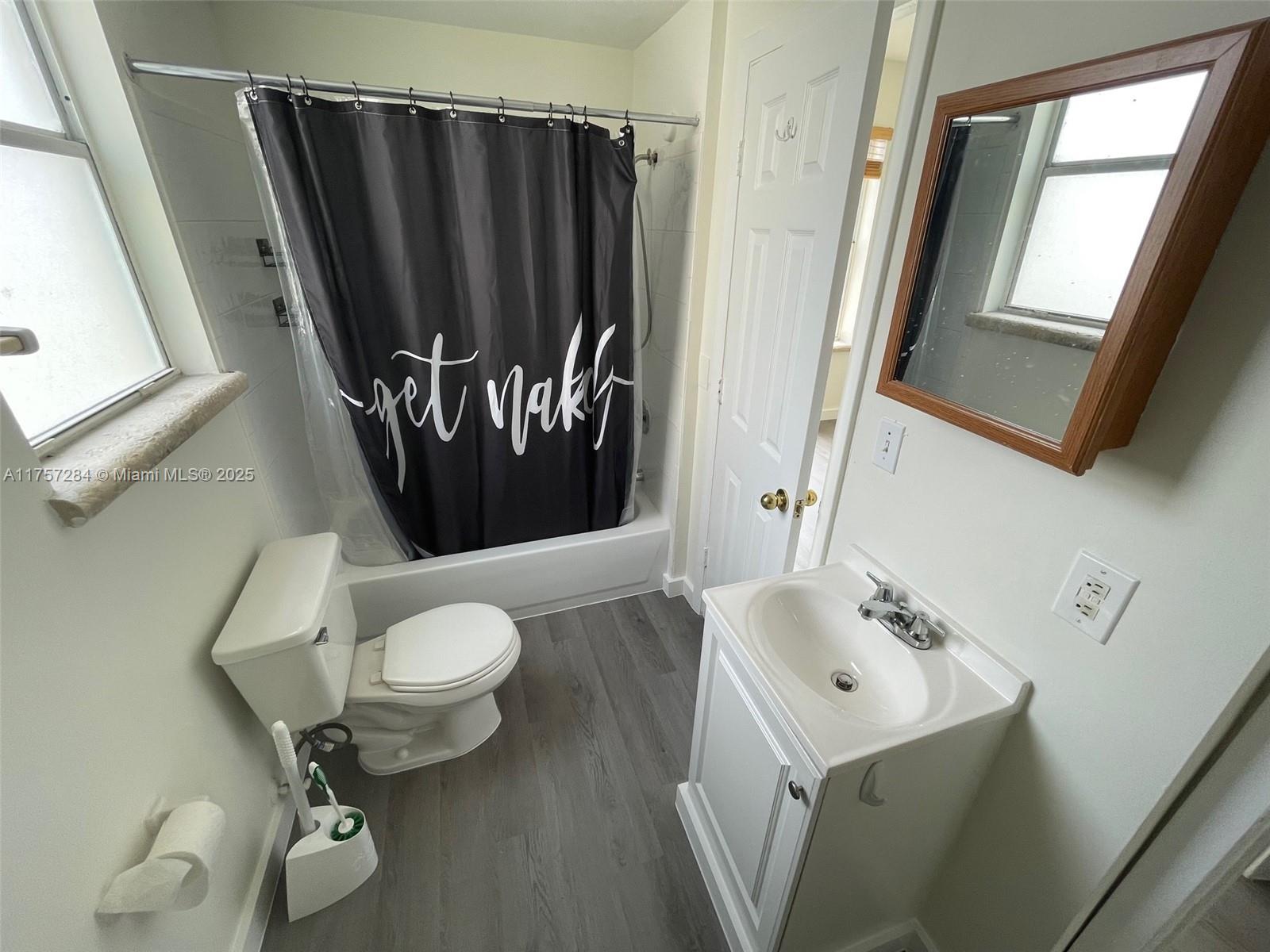 747 Michigan Ave # 205