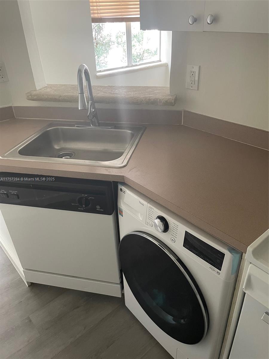 747 Michigan Ave # 205