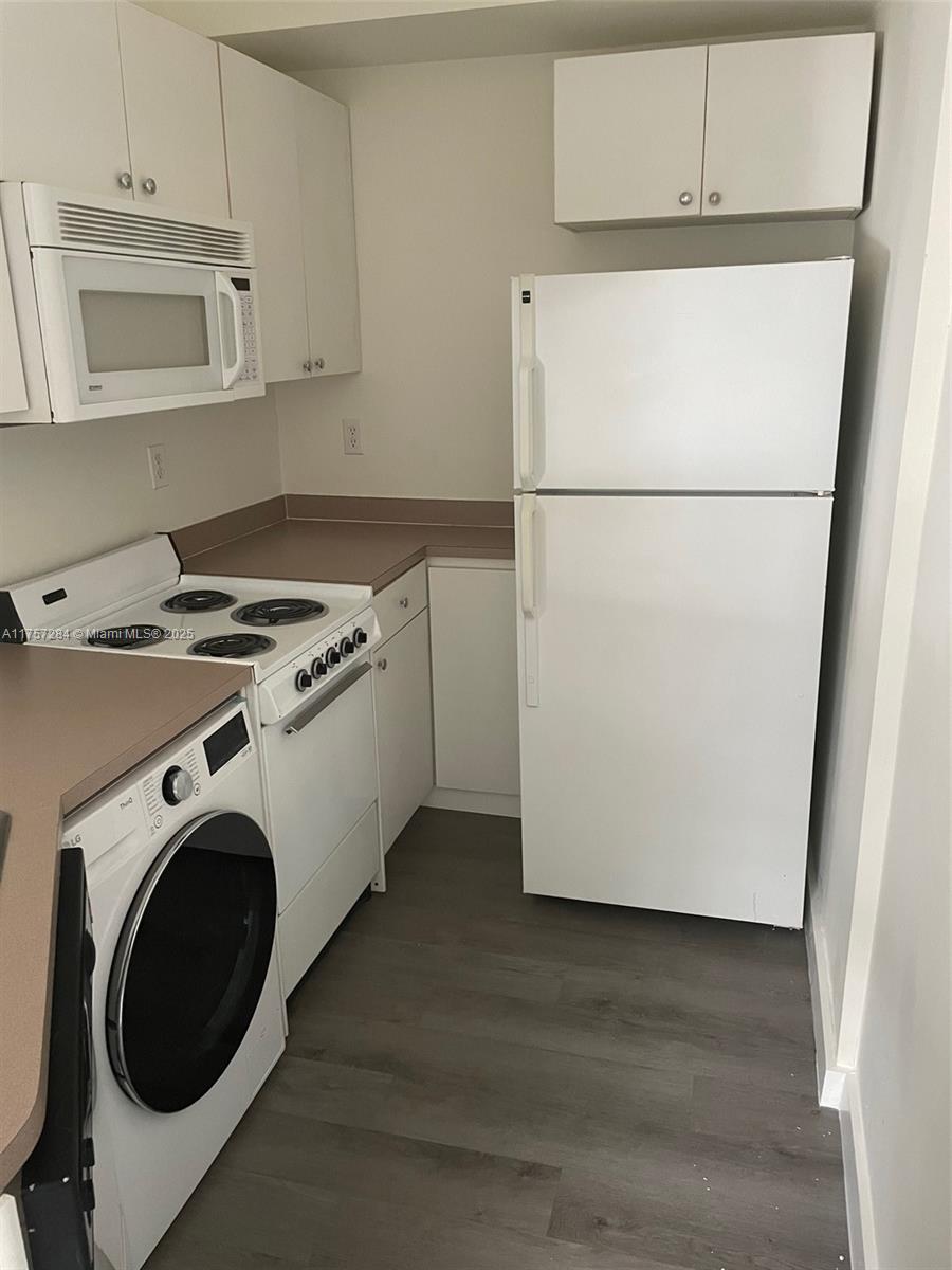 747 Michigan Ave # 205
