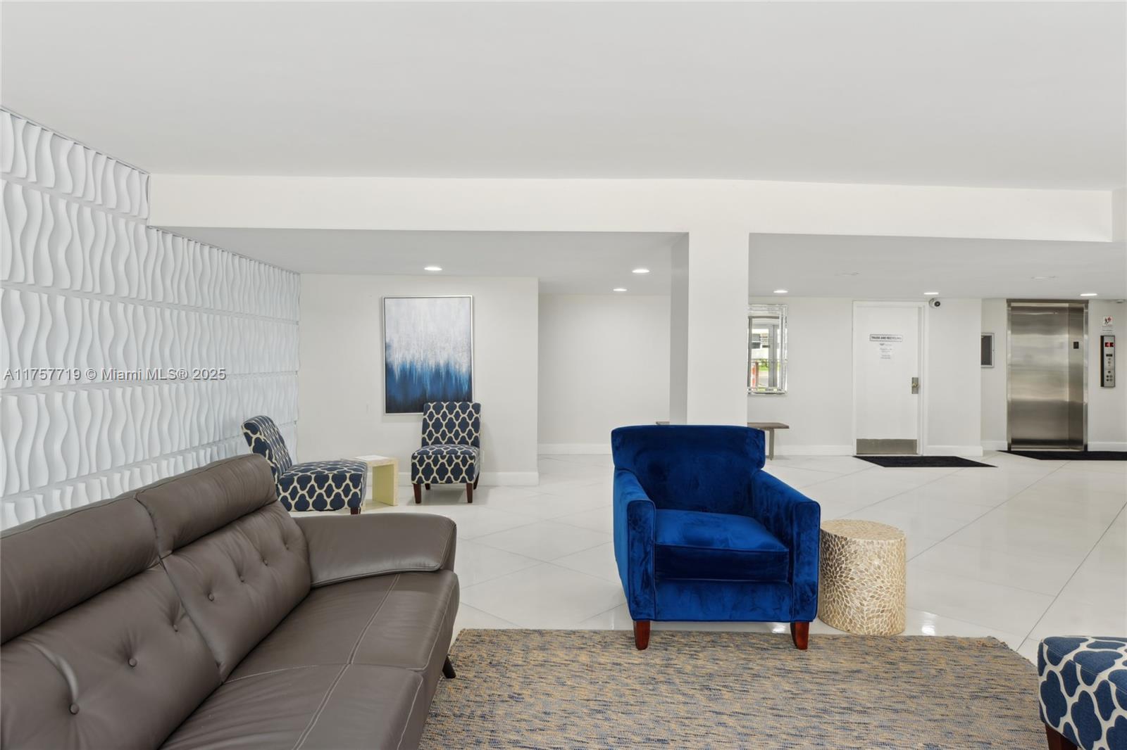 1236 Hillsboro Mile # 403