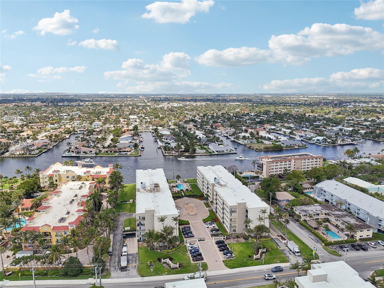 1236 Hillsboro Mile # 403