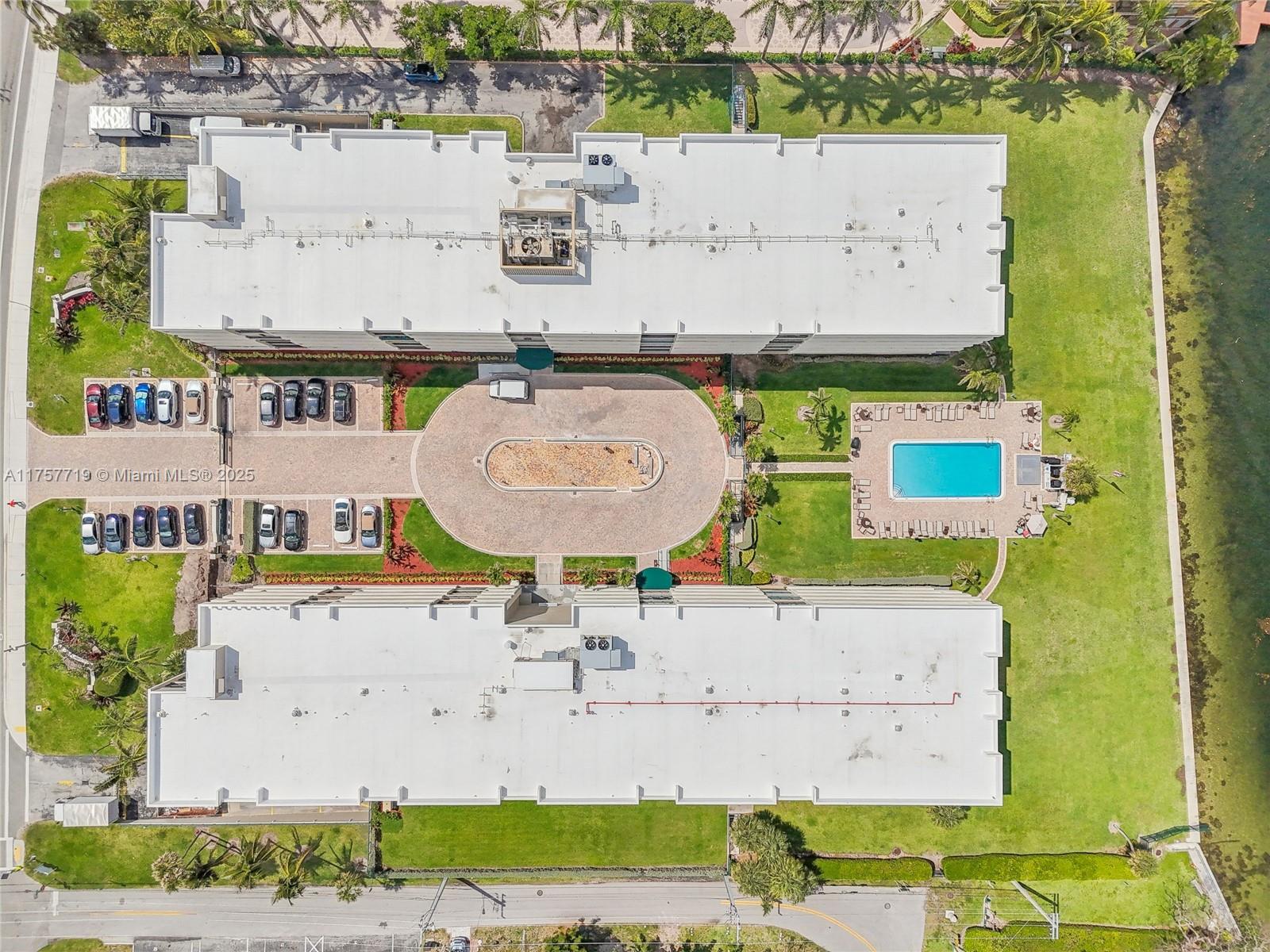1236 Hillsboro Mile # 403