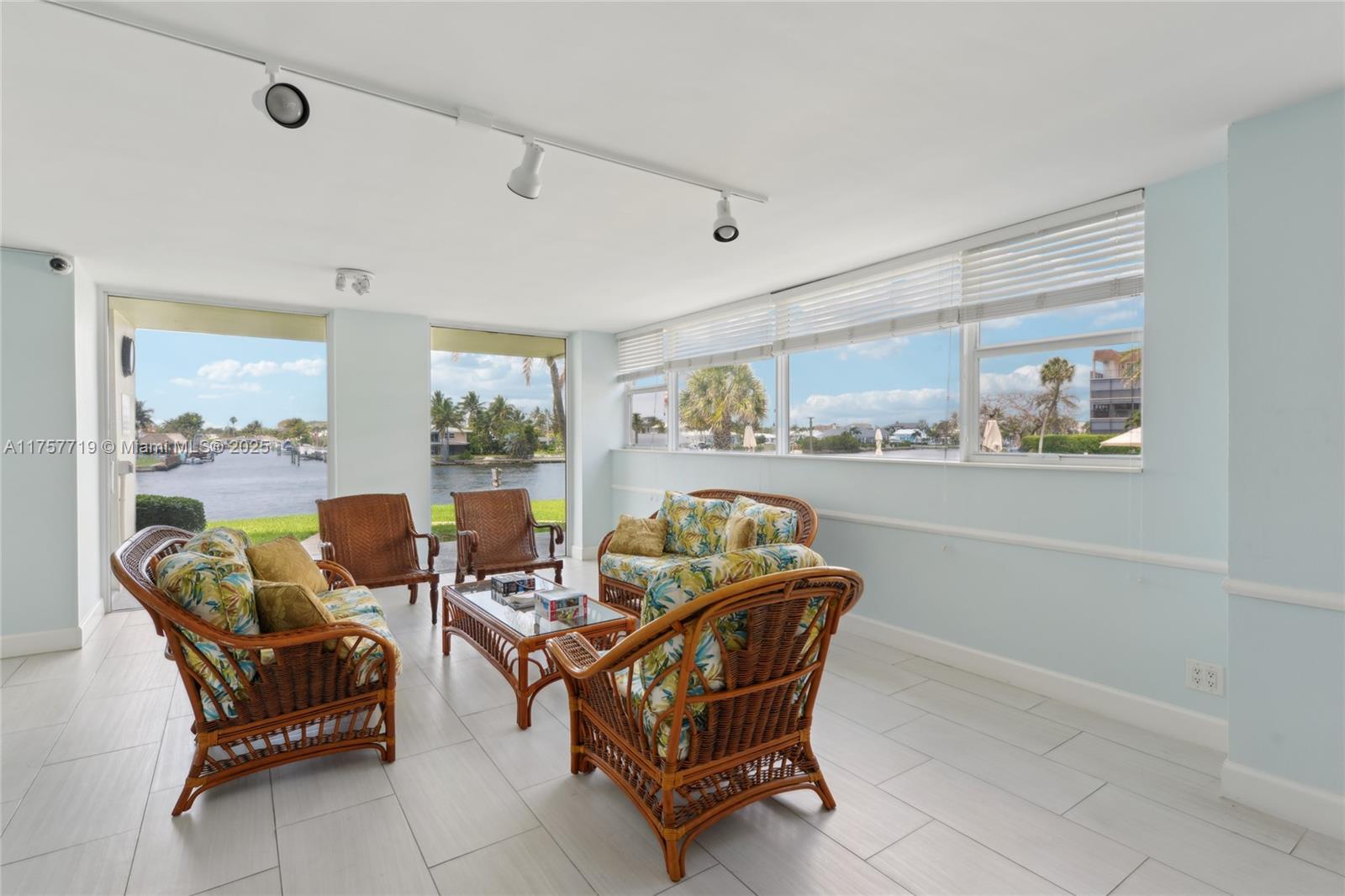 1236 Hillsboro Mile # 403
