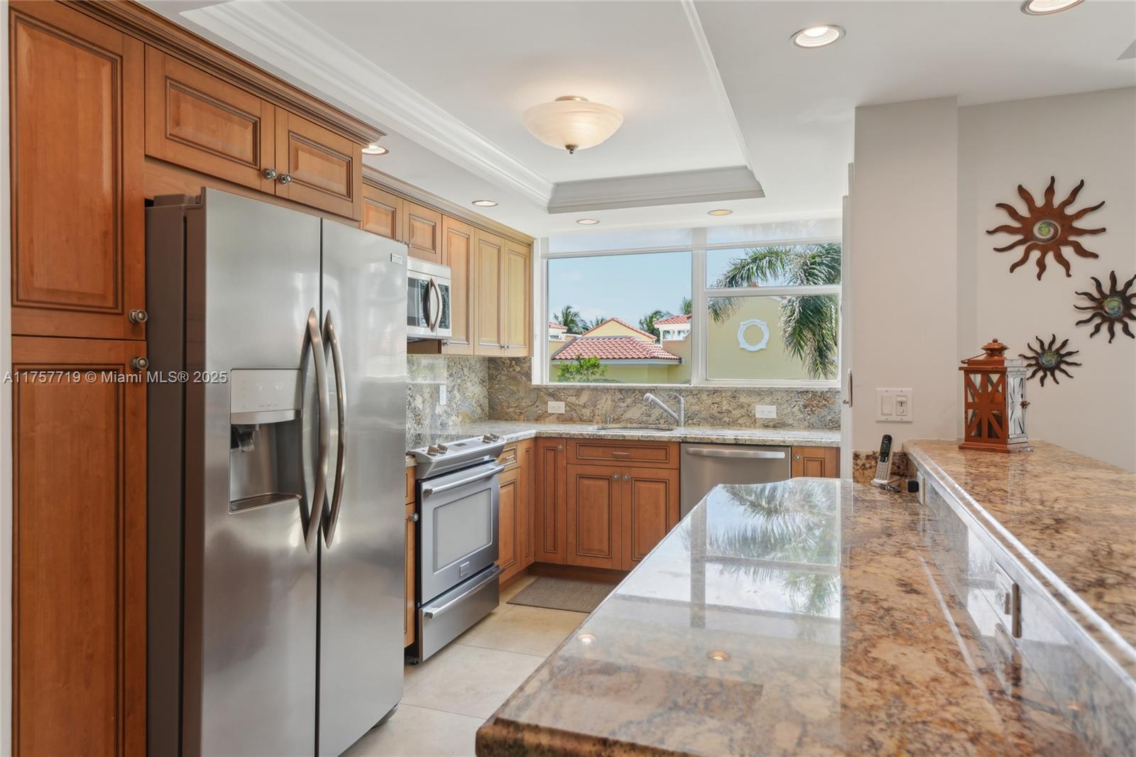 1236 Hillsboro Mile # 403