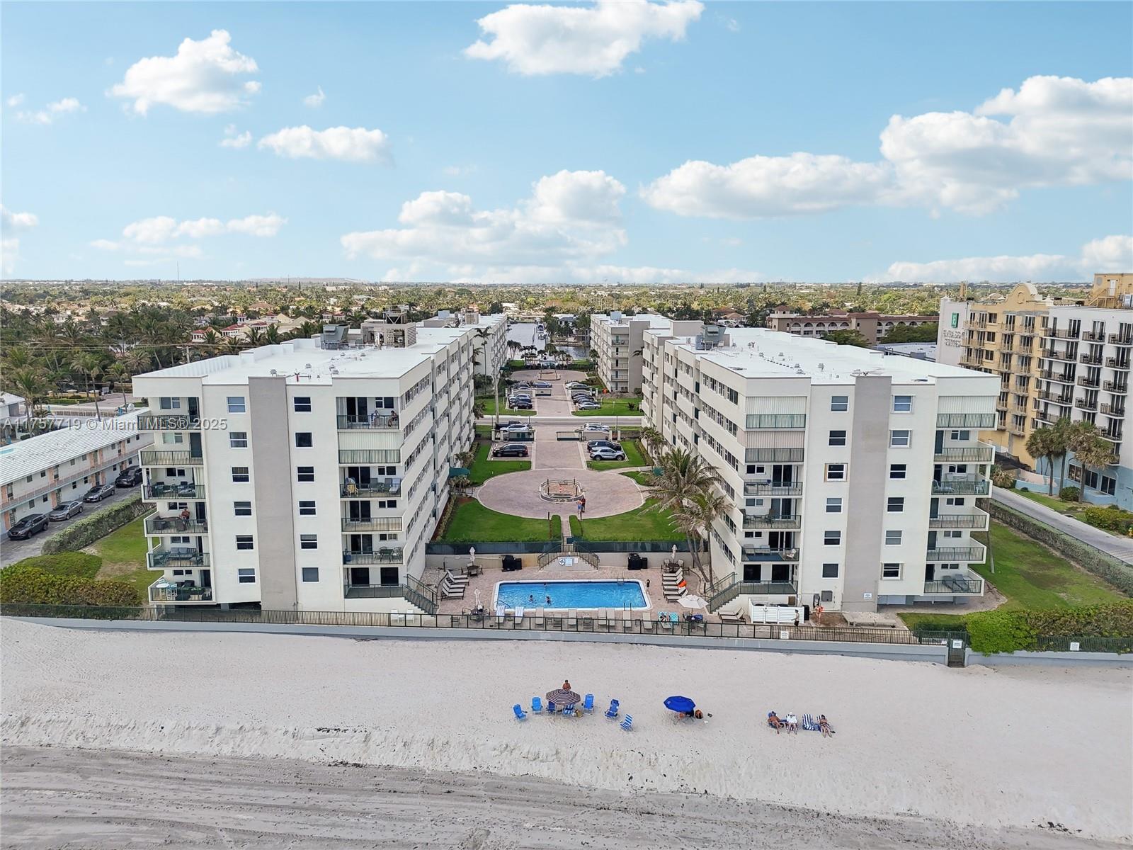 1236 Hillsboro Mile # 403
