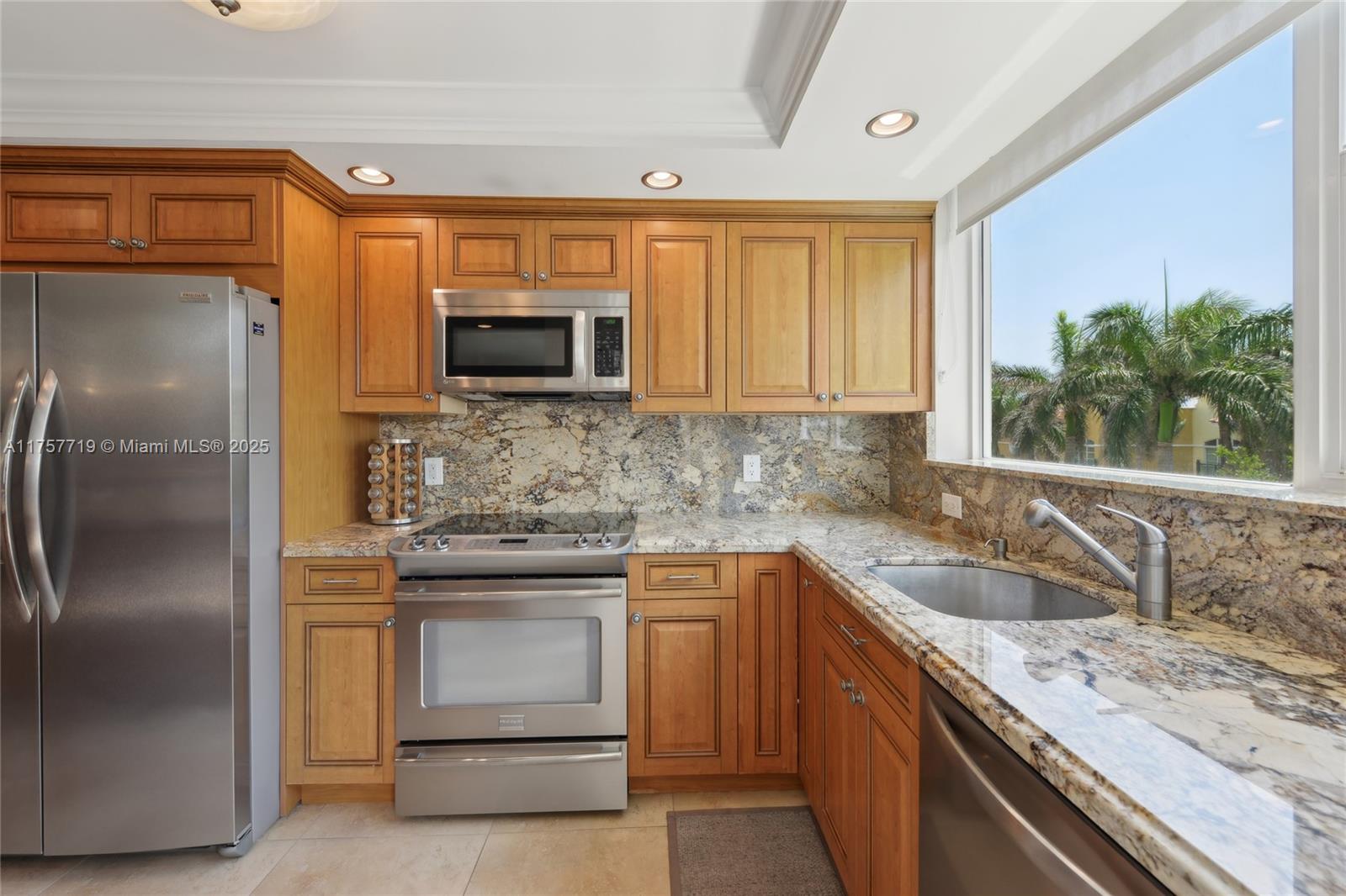 1236 Hillsboro Mile # 403