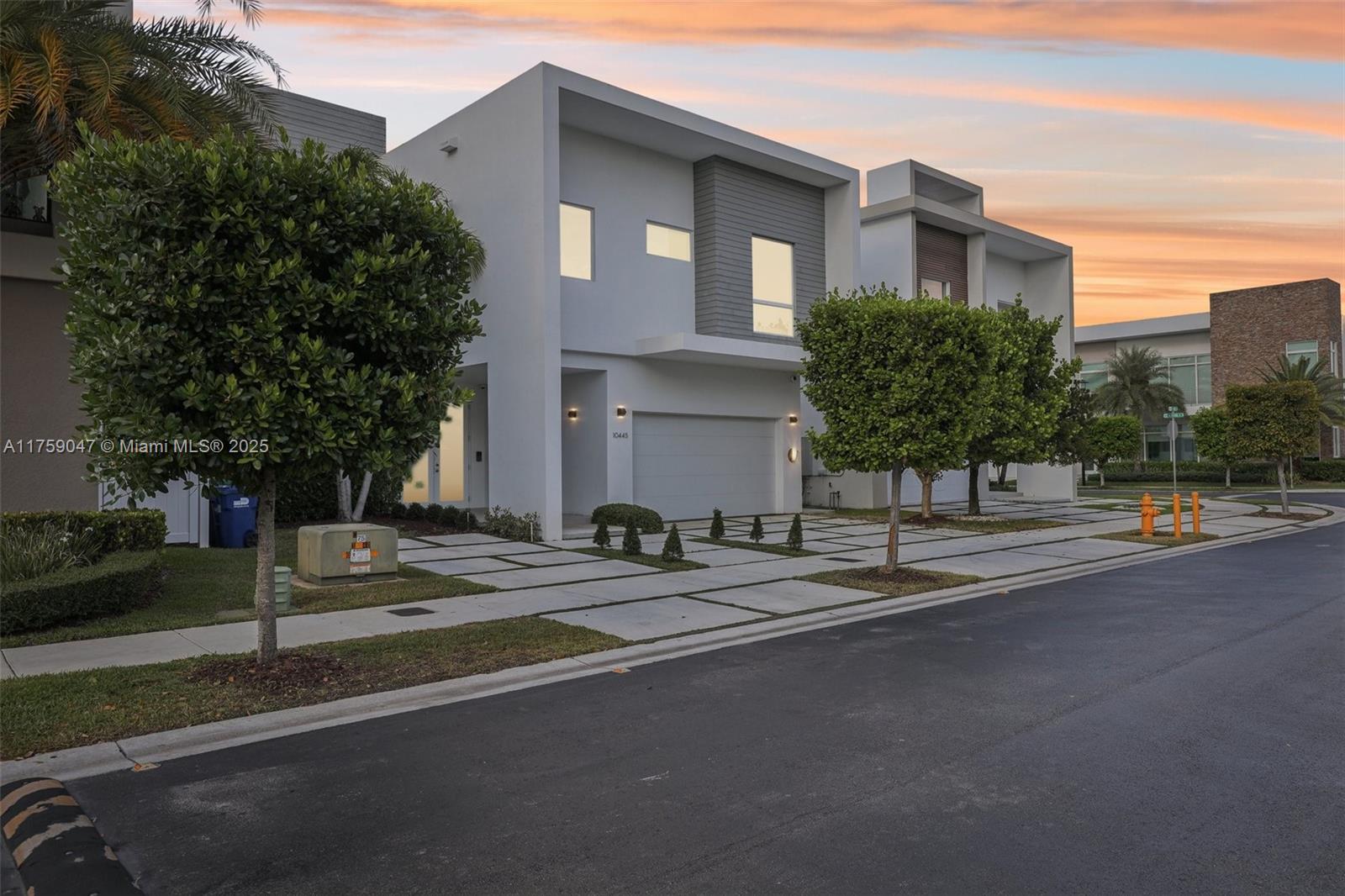 10445 NW 68th Ter