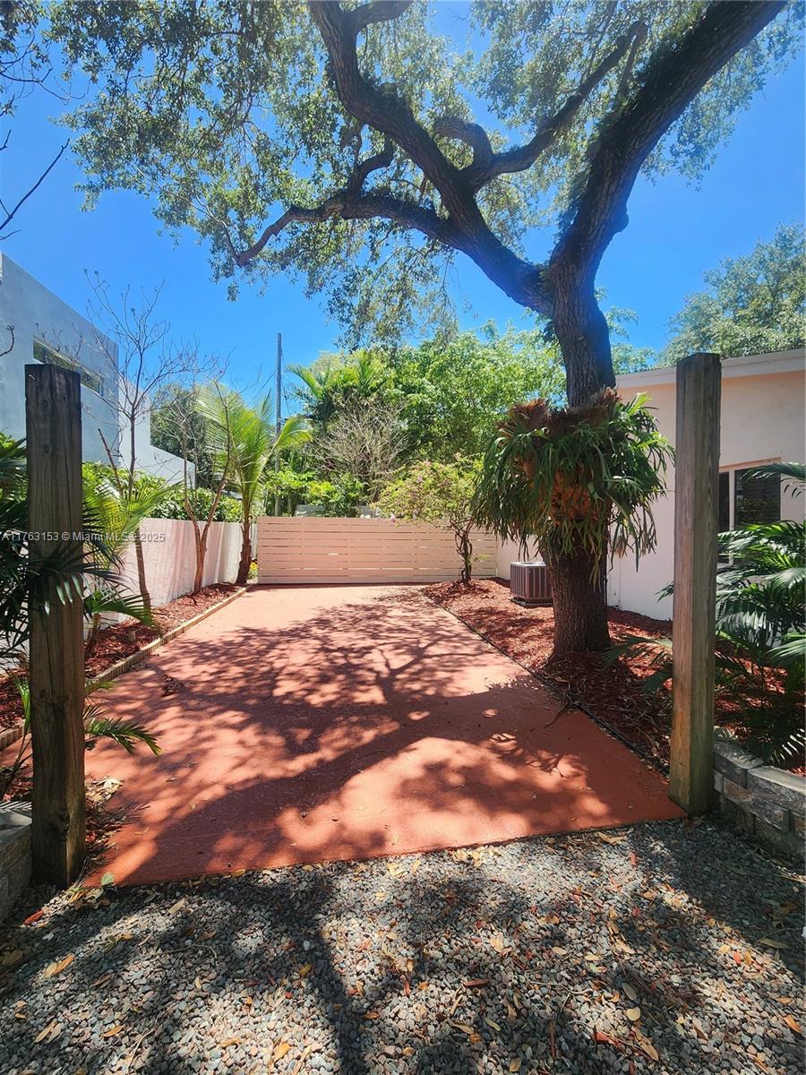 16575 Old Cutler Rd # 16575
