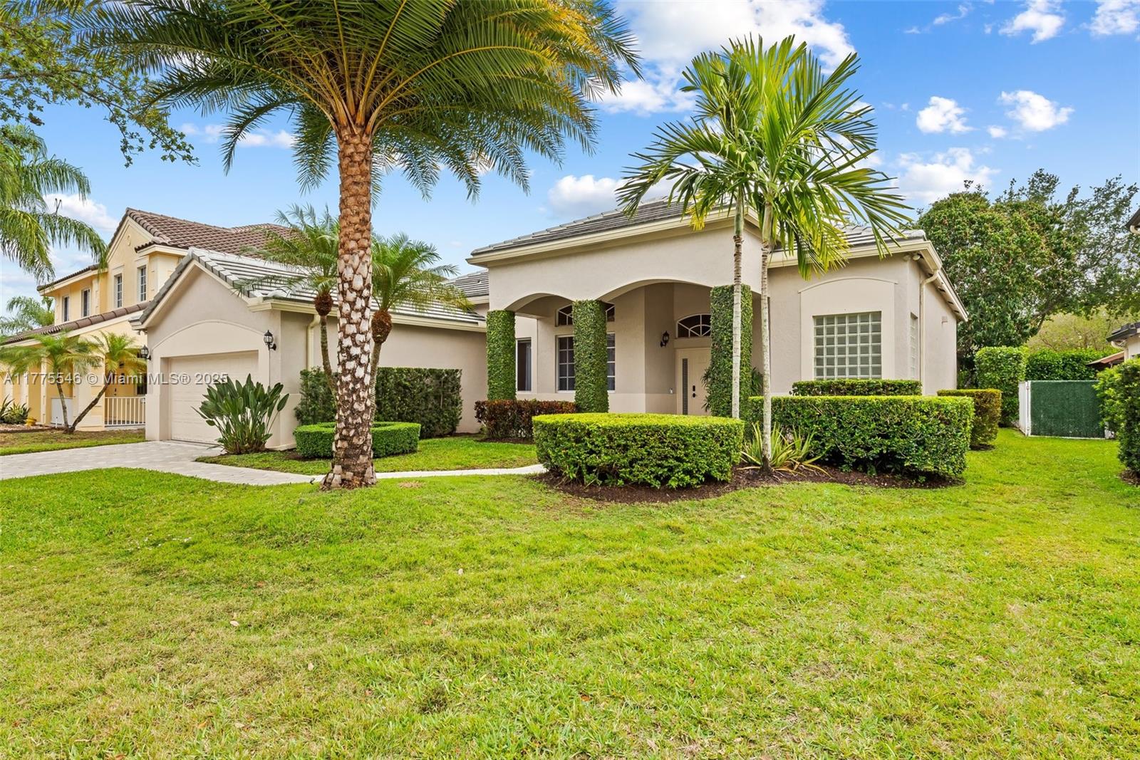 821 Crestview Cir
