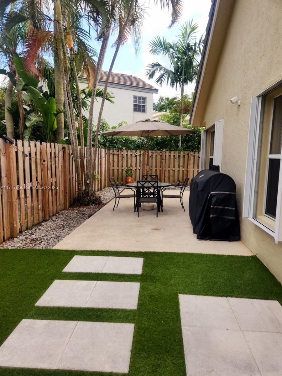 2984 Tall Oak Court