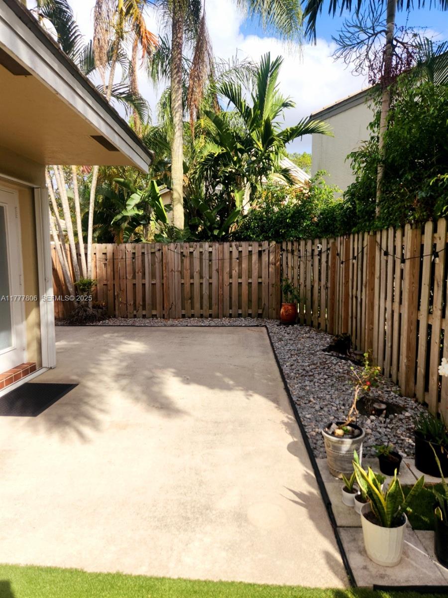 2984 Tall Oak Court