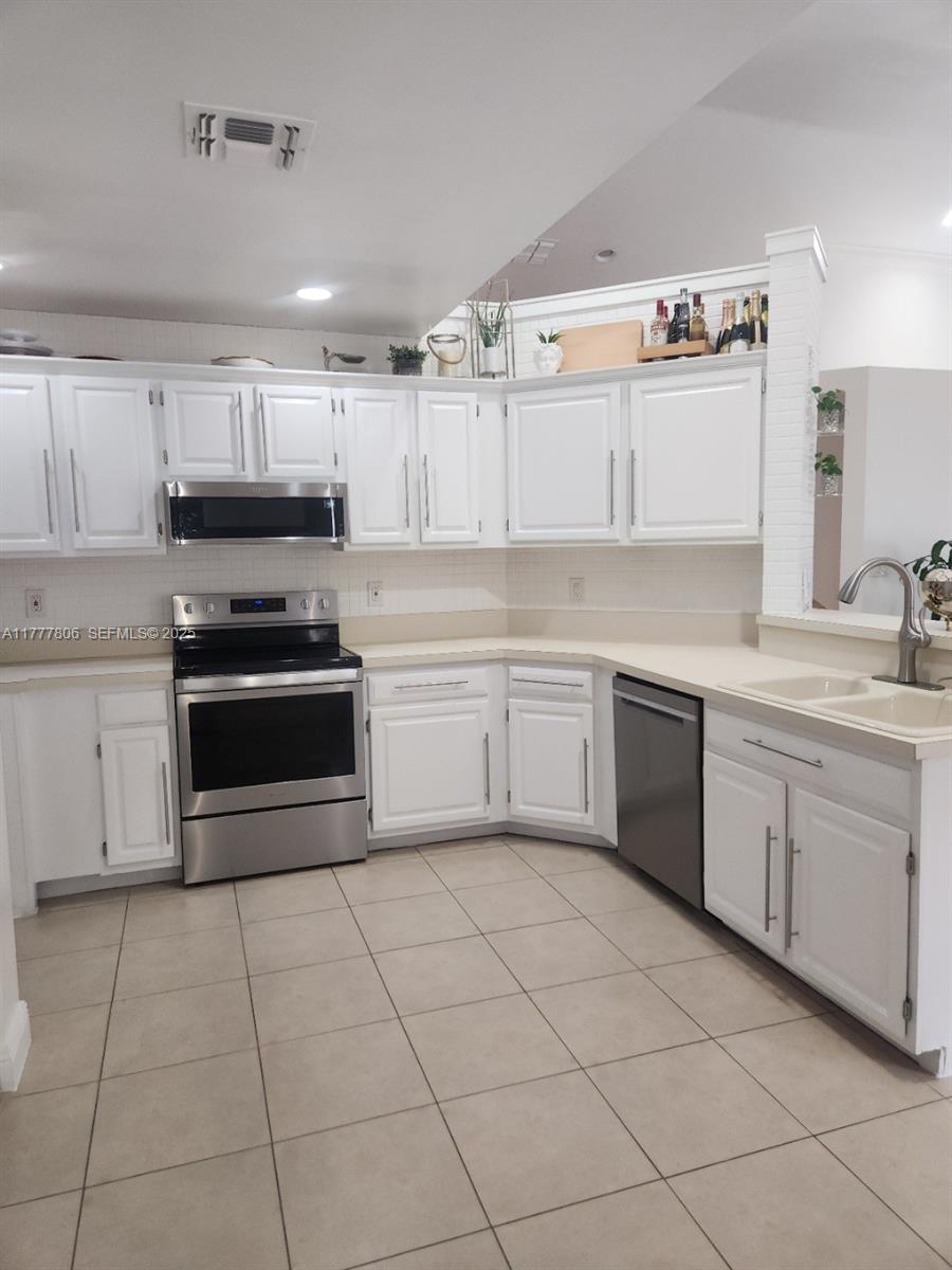2984 Tall Oak Court