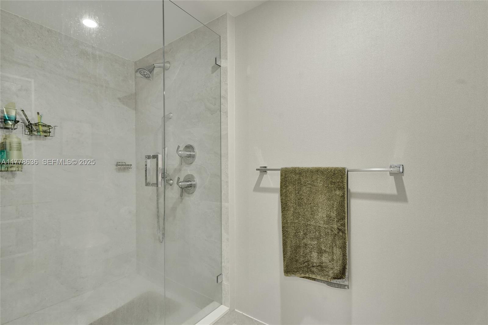 488 NE 18th Street 2003