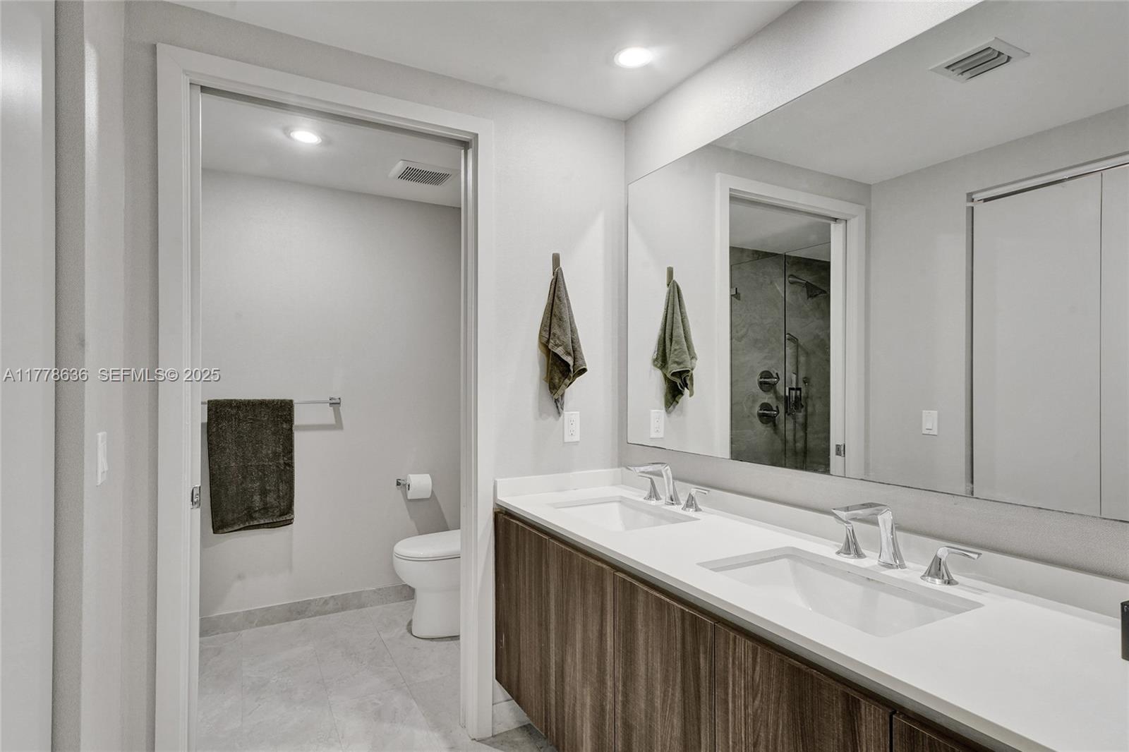 488 NE 18th Street 2003