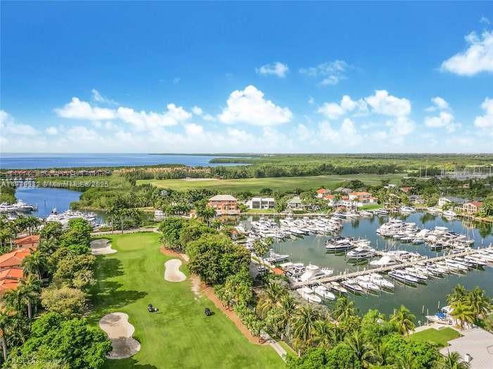 Deering Bay Dr 