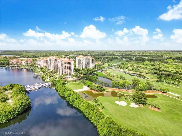 Deering Bay Dr 