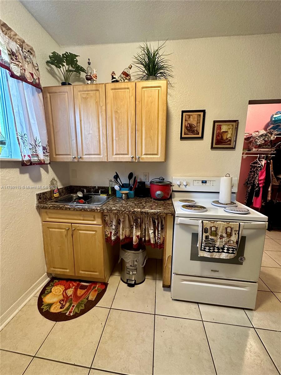 1021 NW 3rd St # 302