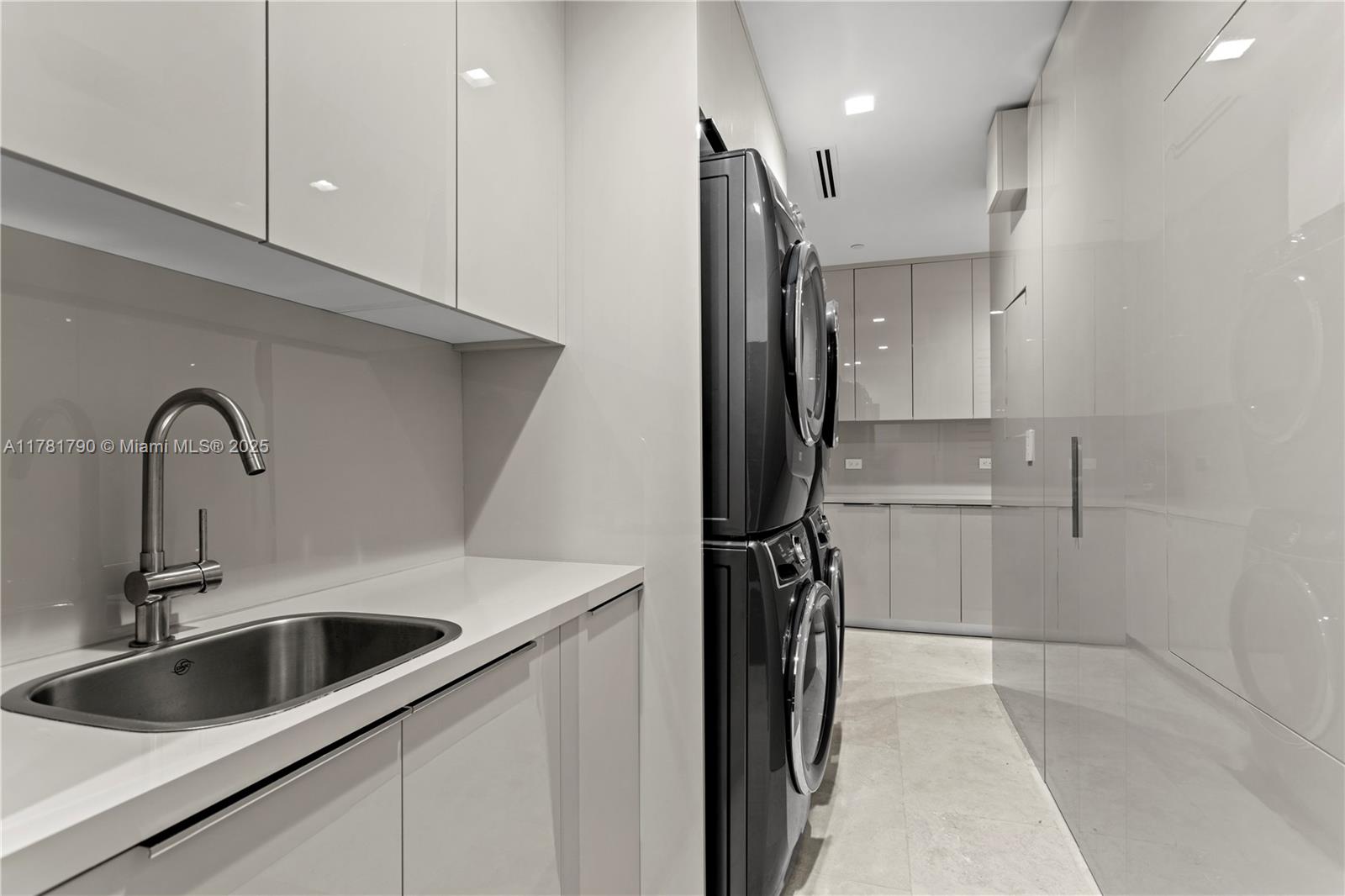 1425 Brickell Ave Unit: PH4BCD