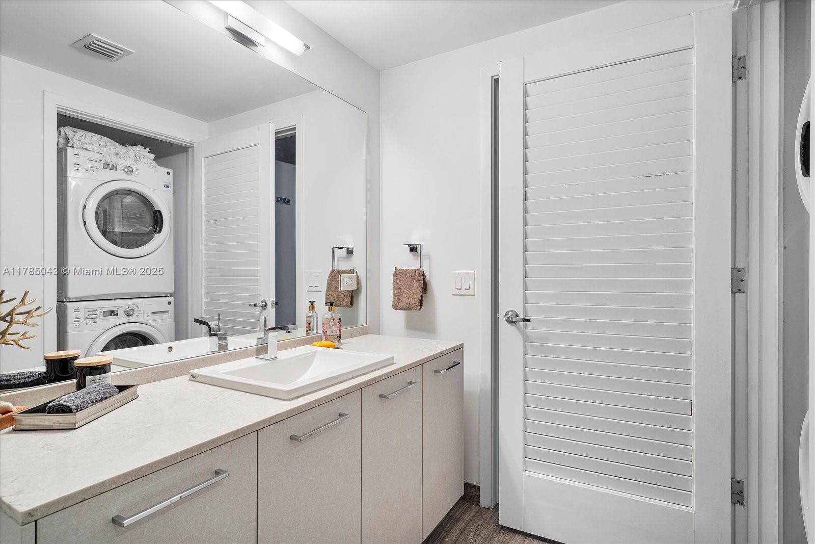 1010 Brickell Ave # 2307