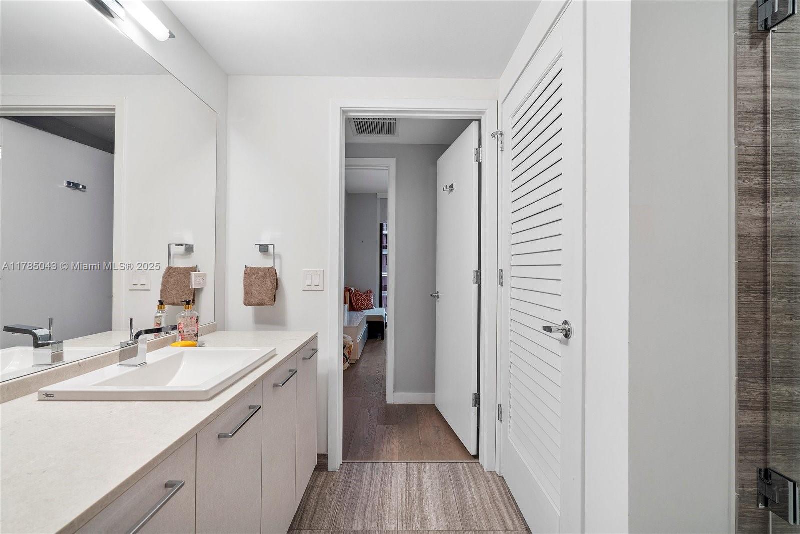 1010 Brickell Ave # 2307