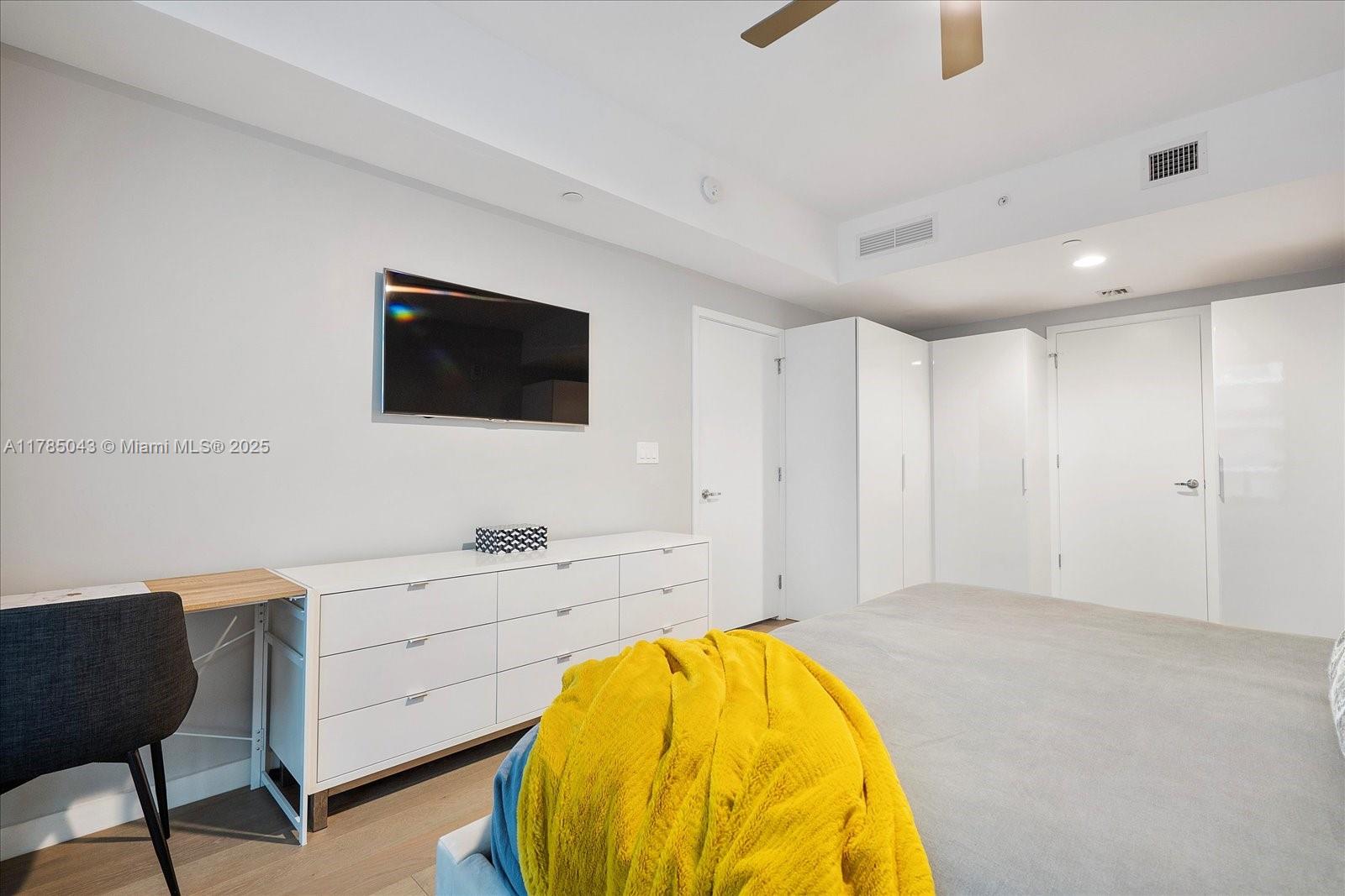 1010 Brickell Ave # 2307