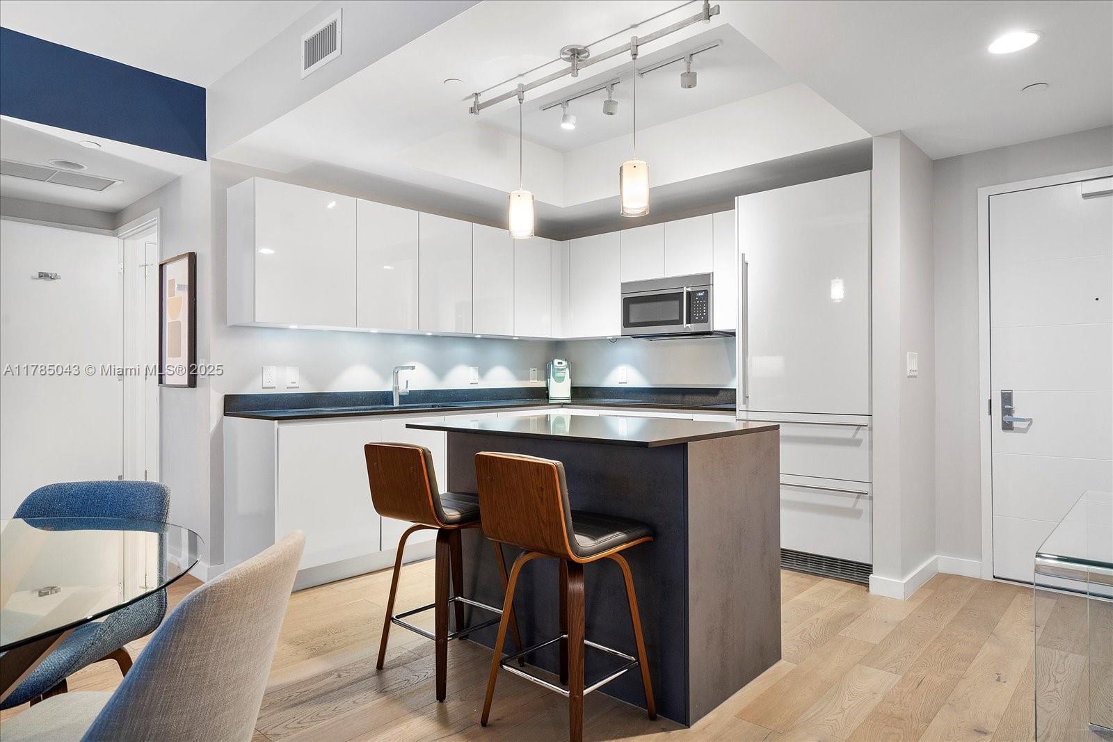 1010 Brickell Ave # 2307