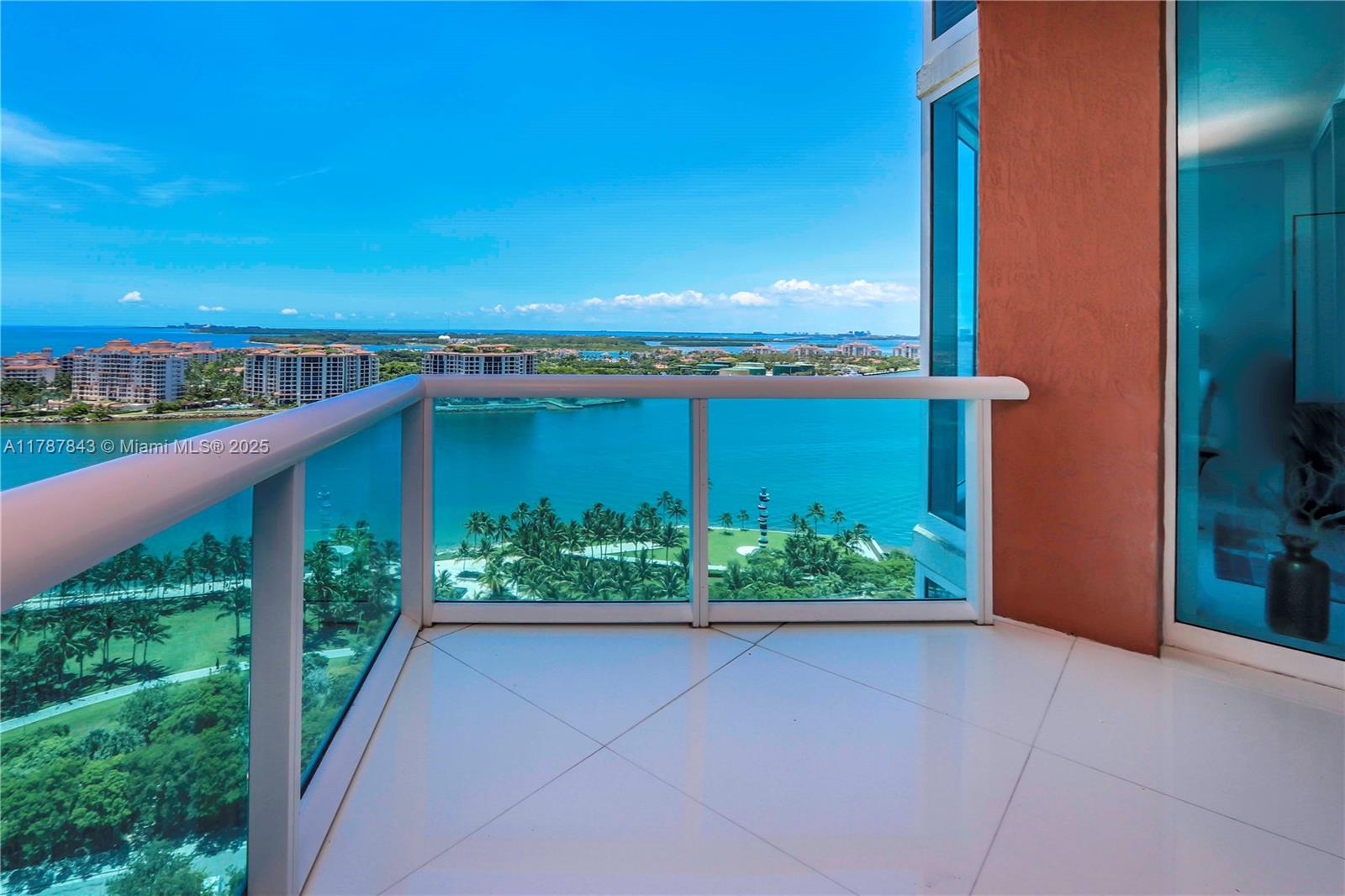 300 S Pointe Dr # 2104