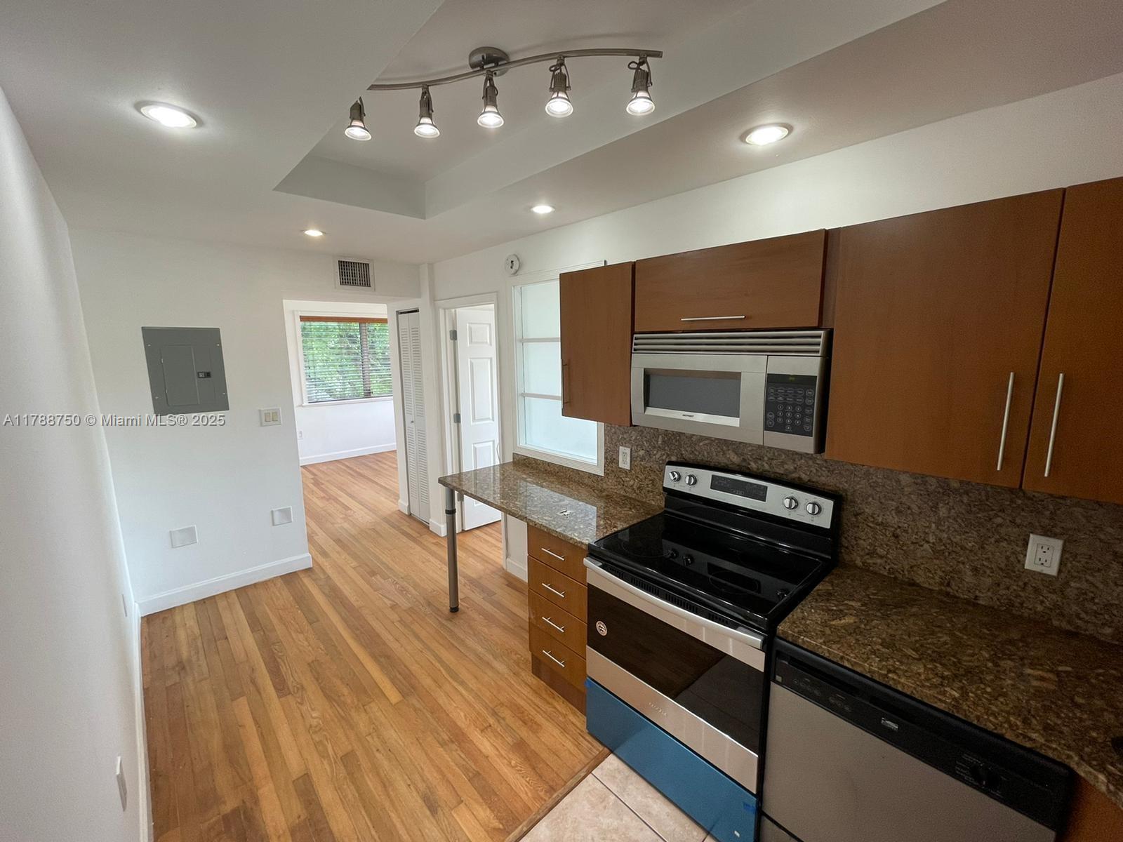 223 Calabria Ave # 8