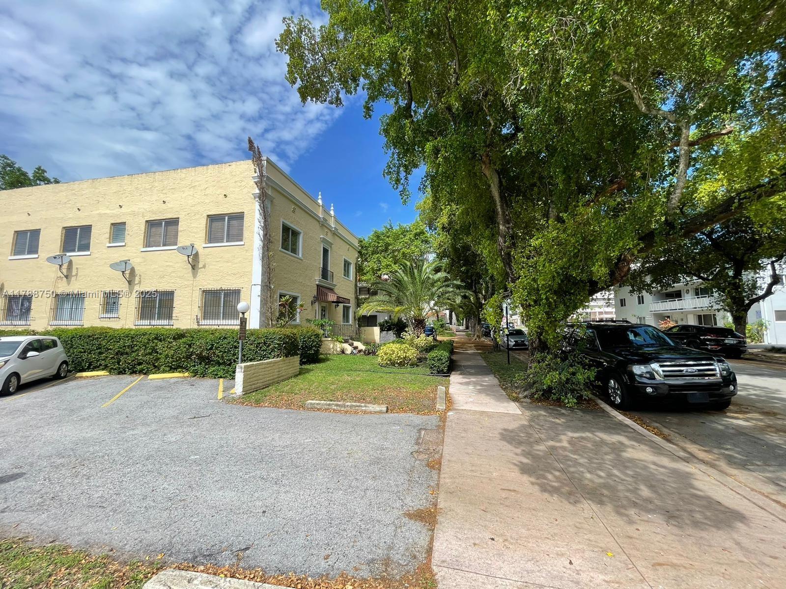 223 Calabria Ave # 8