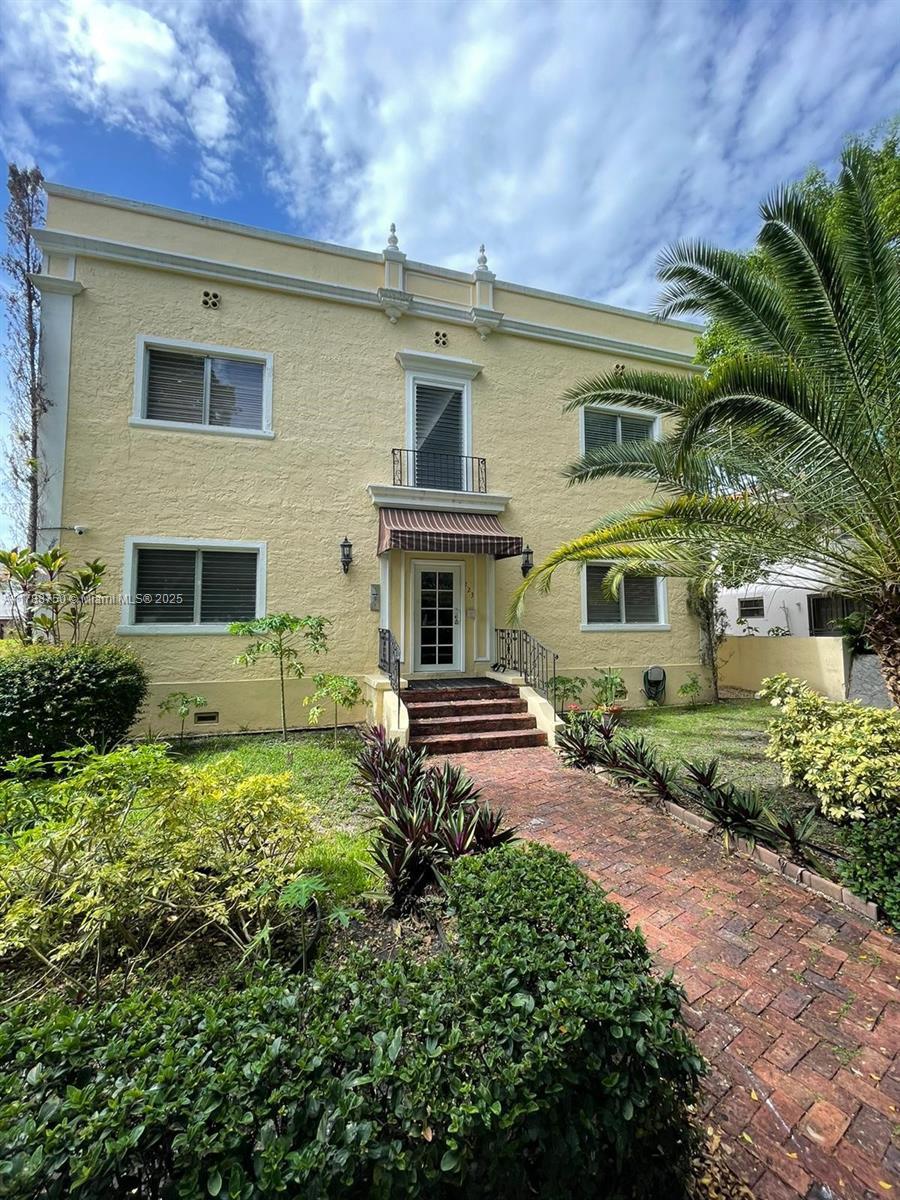 223 Calabria Ave # 8