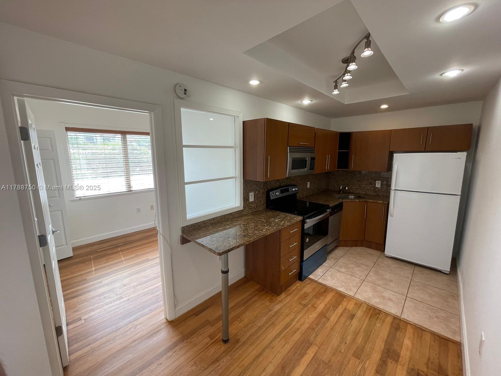 223 Calabria Ave # 8