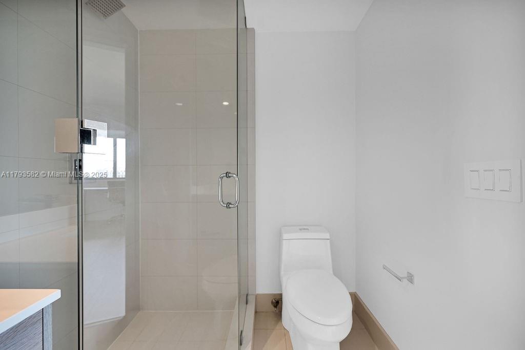 650 NE 32nd St # 1004