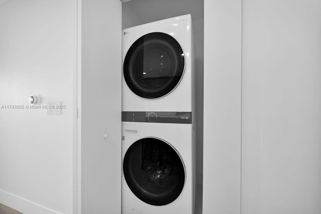 650 NE 32nd St # 1004